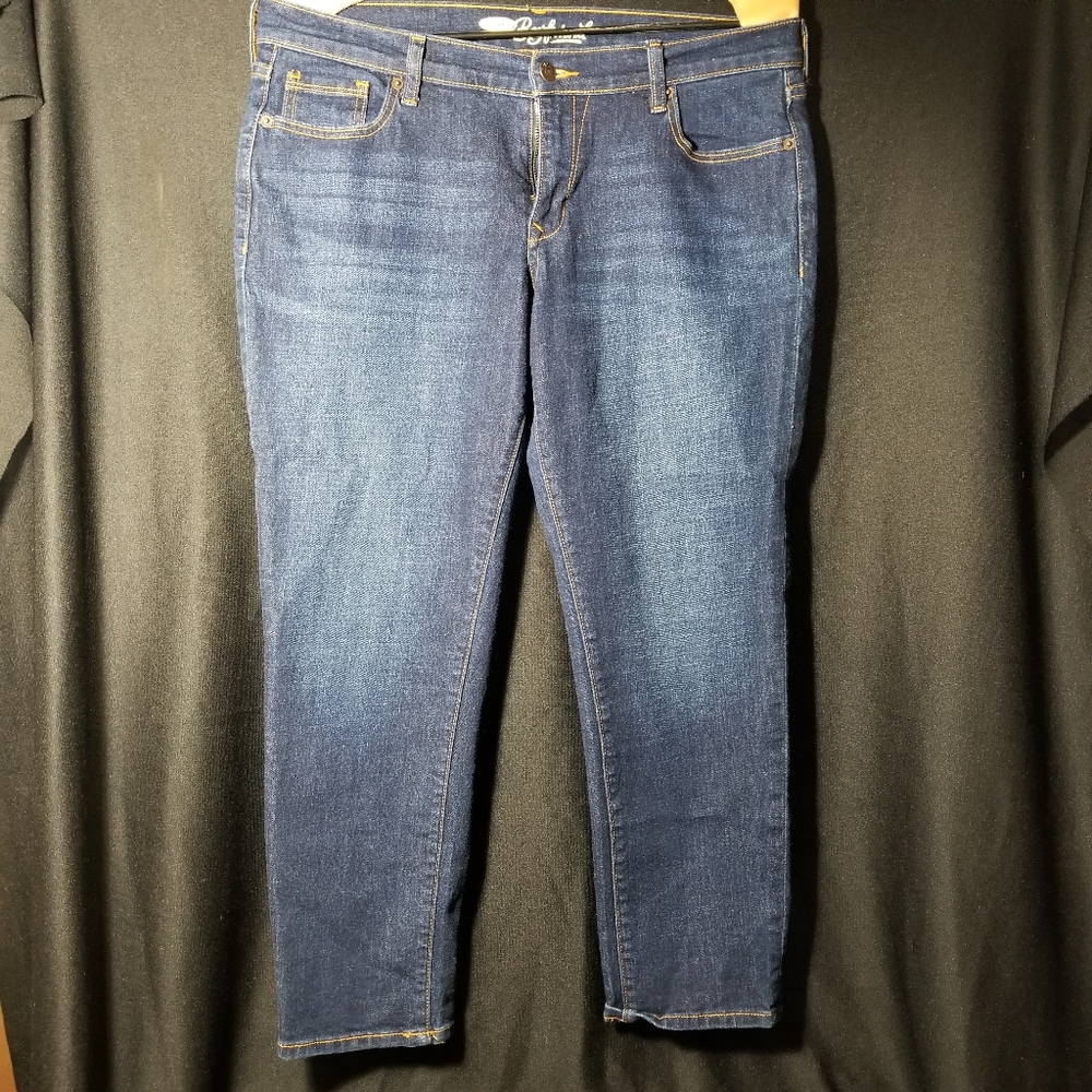 Boyfriend Fit Capri Denim Jeans